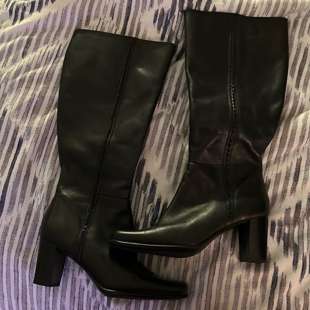St. John’s Bay, black leather boots